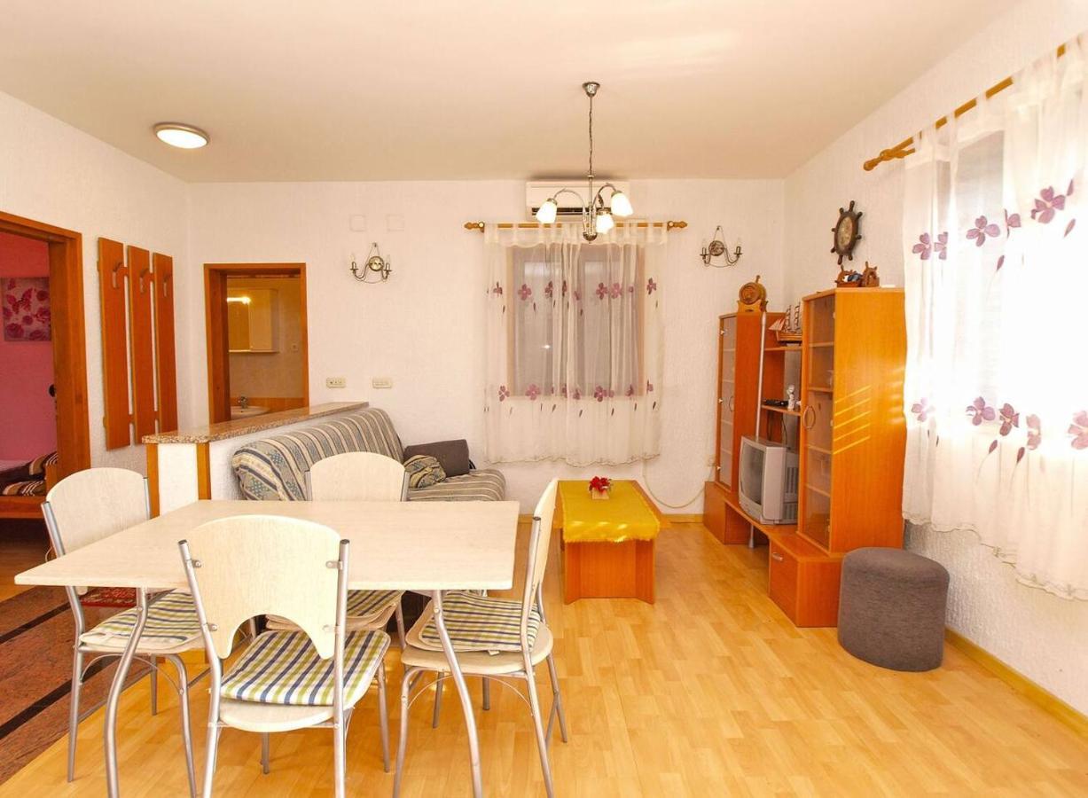 Alma Apartment Poreč Exterior foto